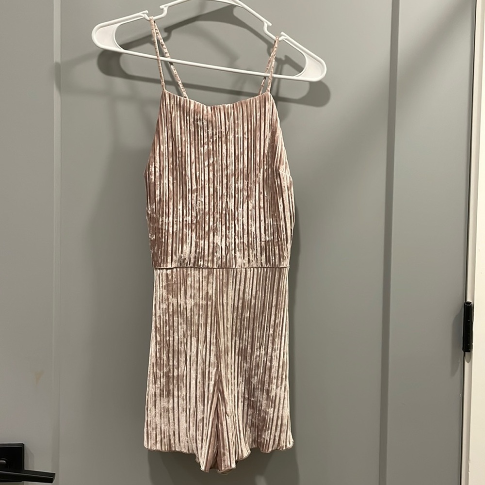 Light pink velvet romper size small (great condition)